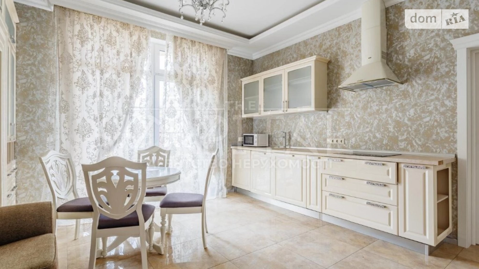 Продается 4-комнатная квартира 125 кв. м в Киеве, ул. Златоустовская, 52