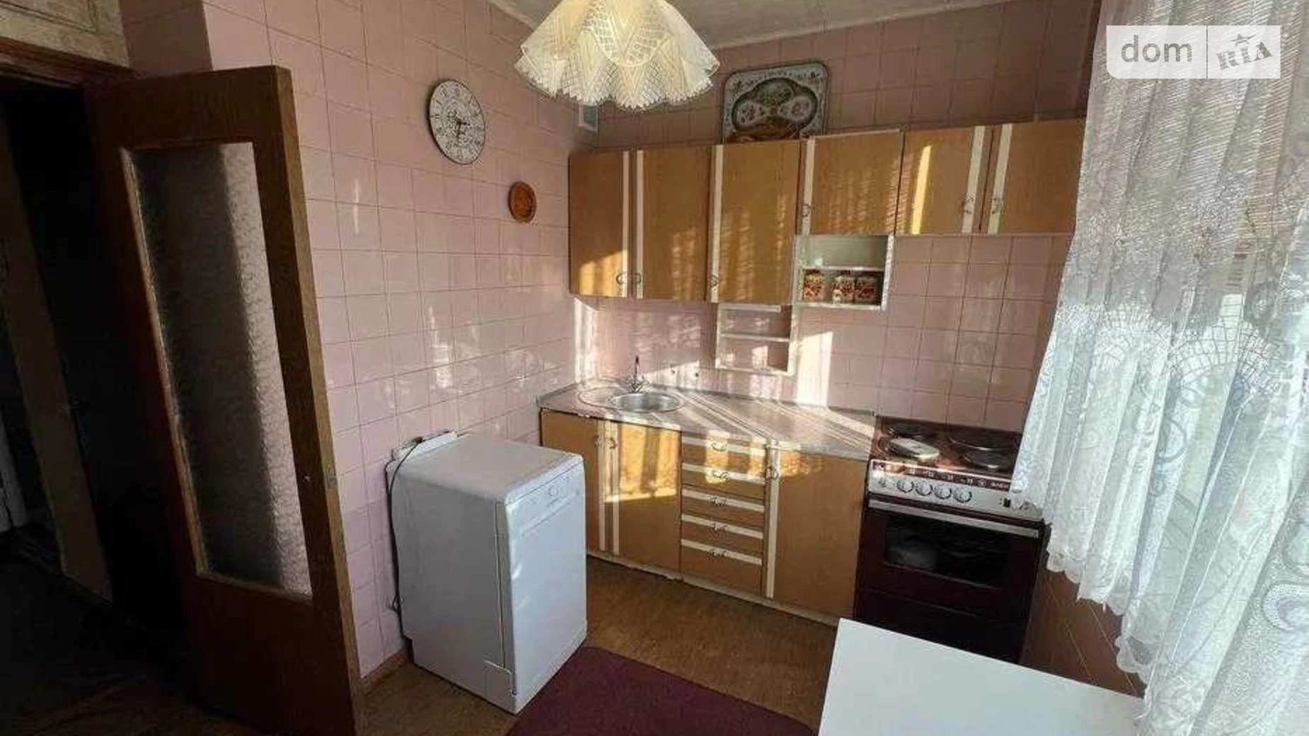 Продается 2-комнатная квартира 52 кв. м в Харькове, ул. Энвера Ахсарова