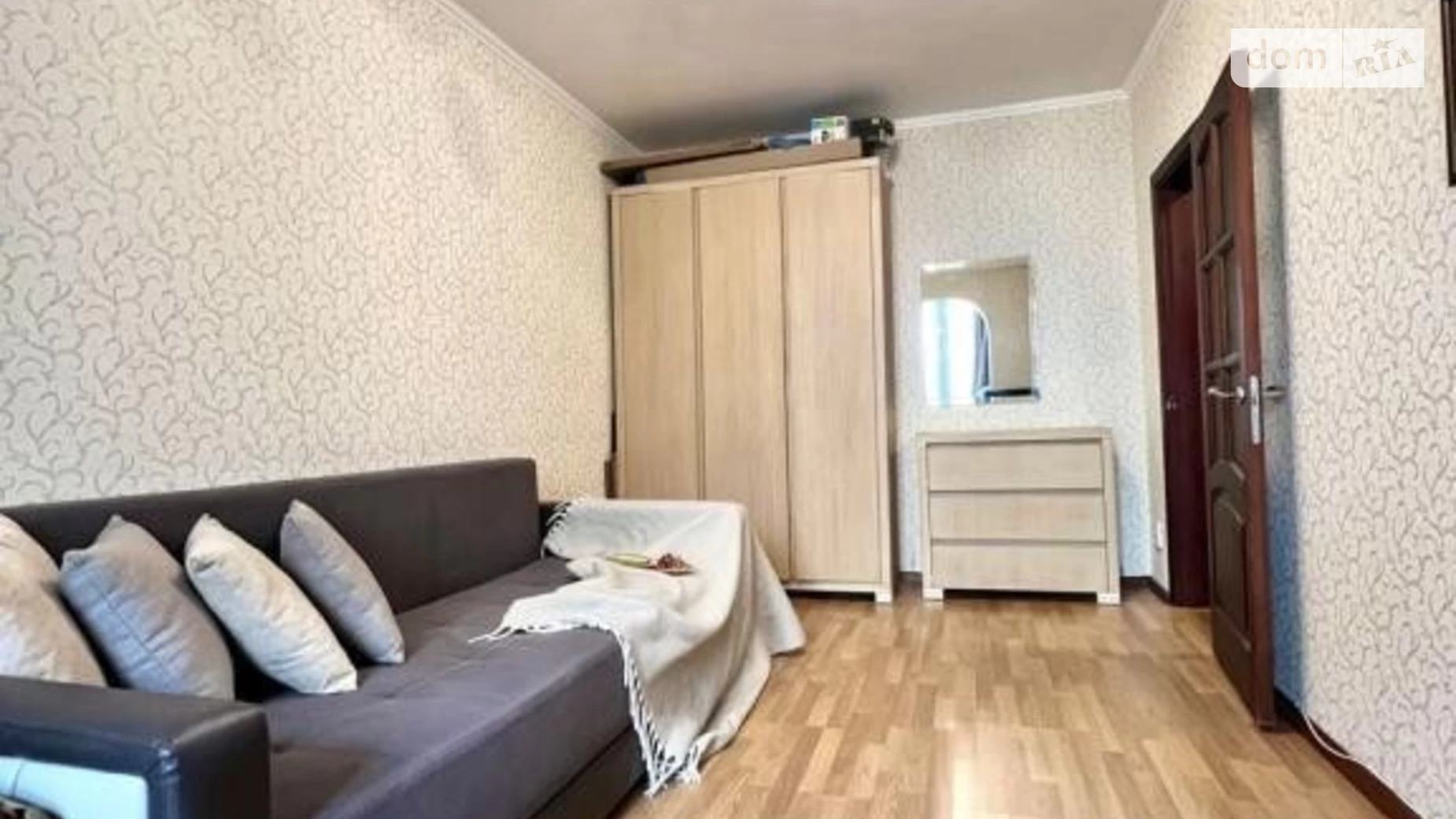 Продается 1-комнатная квартира 34 кв. м в Киеве, пл. Лукьяновская, 21