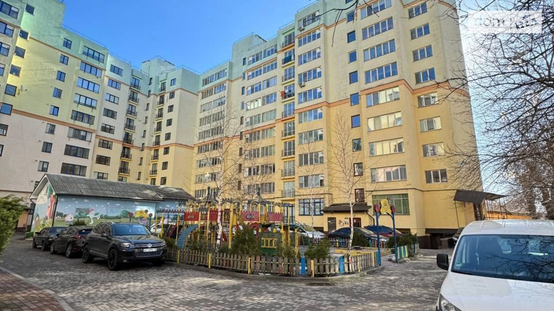 Продается 2-комнатная квартира 68 кв. м в Ивано-Франковске, ул. Украинских Декабристов