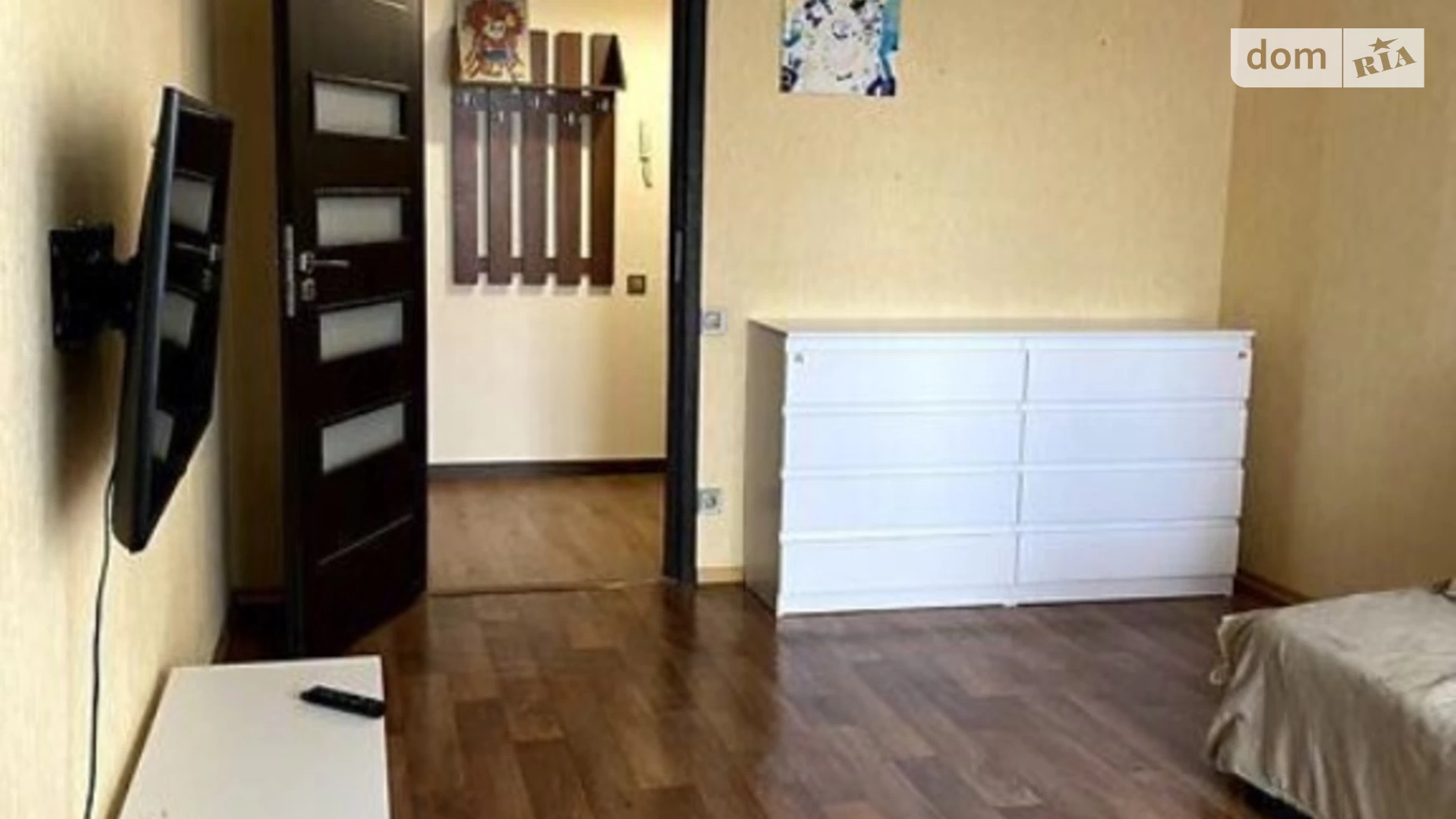 Продается 1-комнатная квартира 43 кв. м в Киеве, ул. Урловская, 38