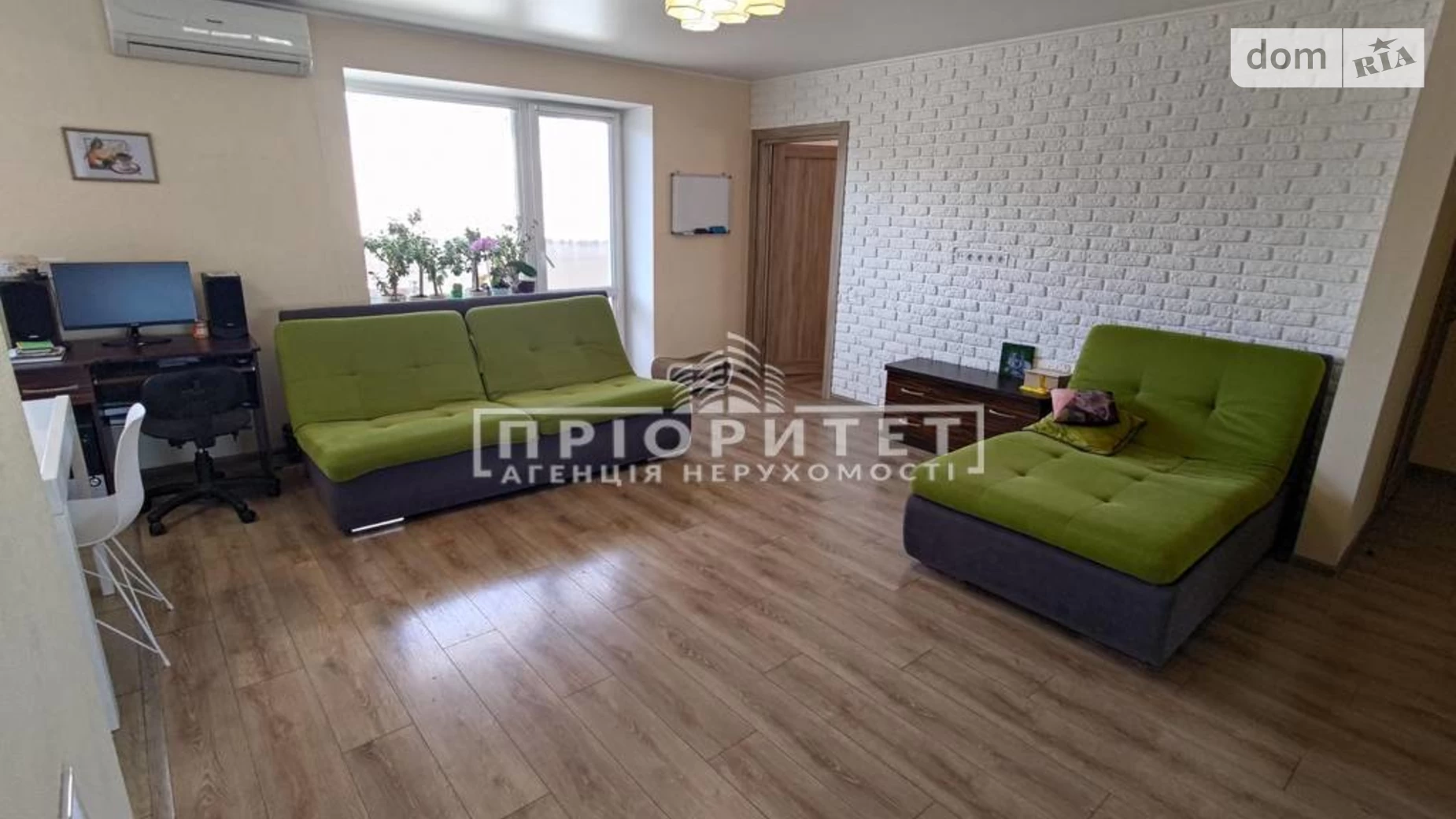 Продается 4-комнатная квартира 80 кв. м в Одессе, ул. Люстдорфская дорога
