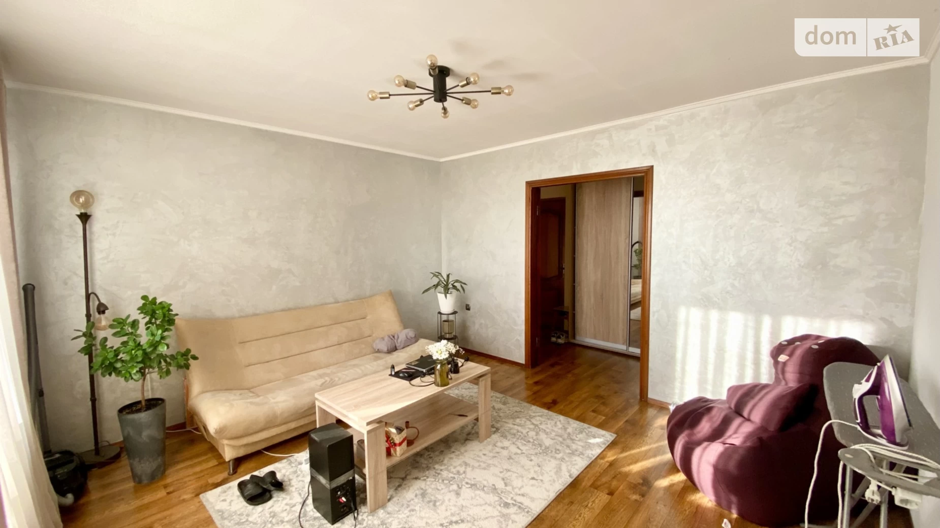 Продається 2-кімнатна квартира 50.5 кв. м у Миколаєві, вул. Листопадова