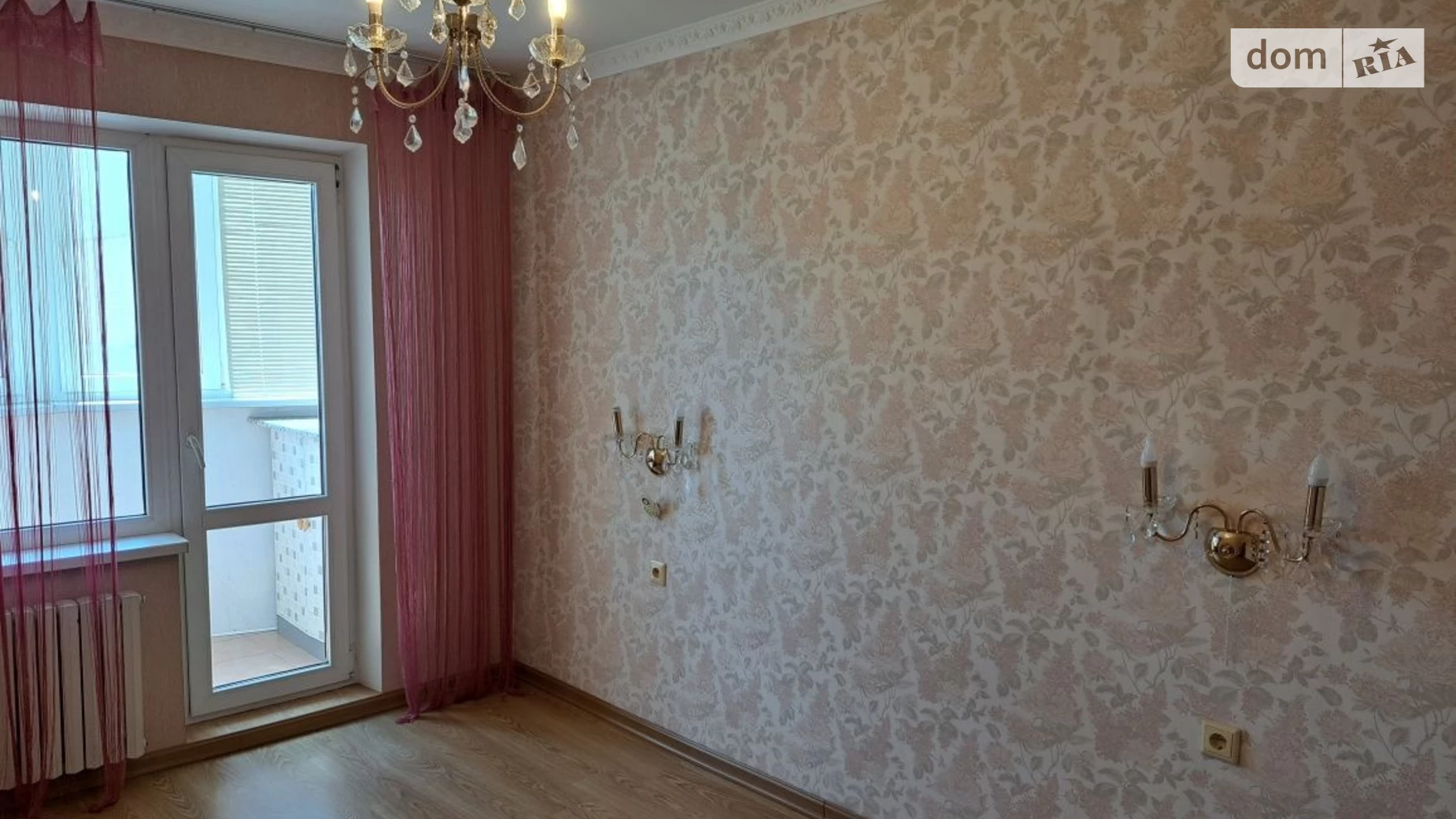 Продається 3-кімнатна квартира 70.3 кв. м у Одесі, вул. Академіка Вільямса