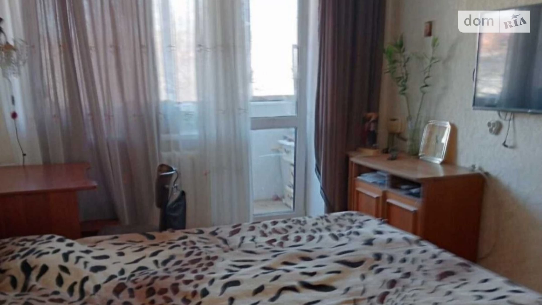 Продается 2-комнатная квартира 49 кв. м в Одессе, ул. Романа Кармена