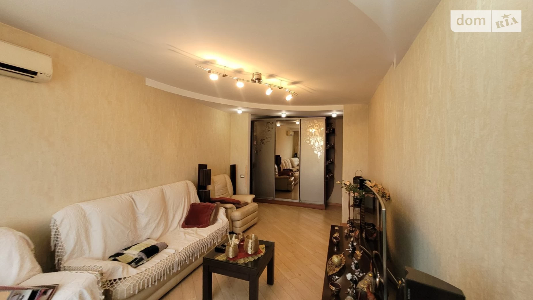 Продается 3-комнатная квартира 64 кв. м в Одессе, ул. Академика Королева, 18