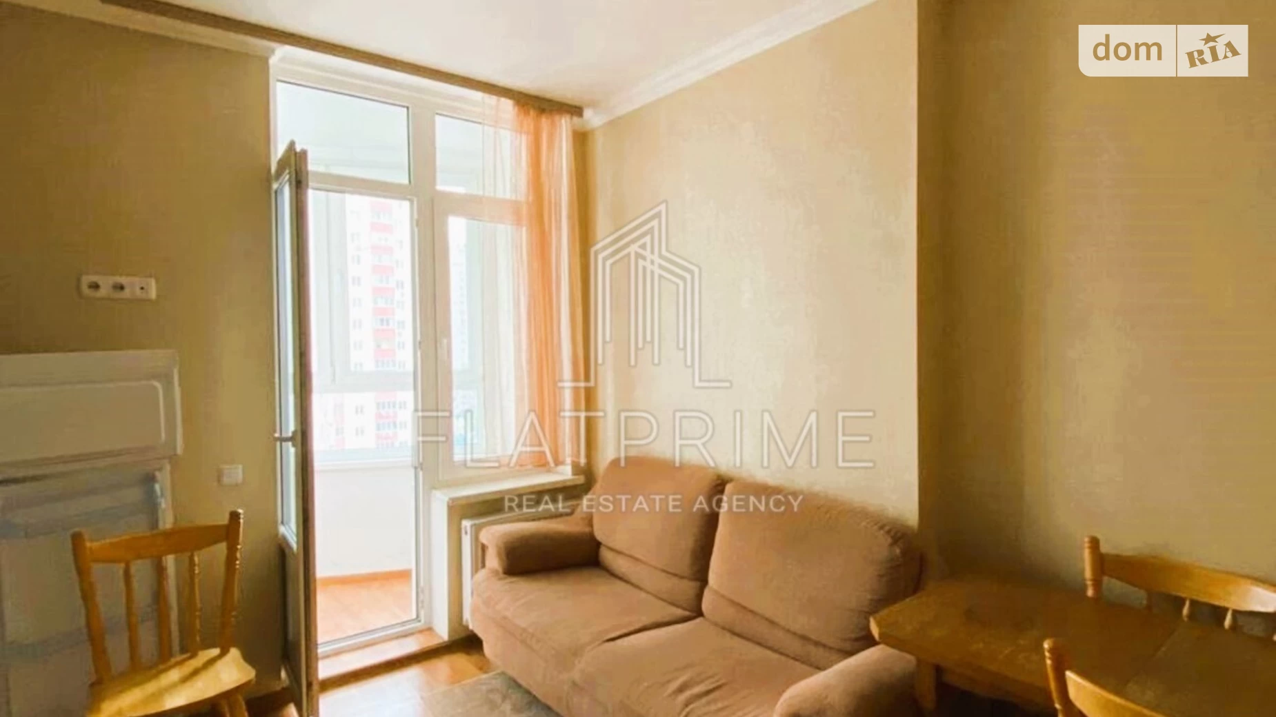 Продается 1-комнатная квартира 53 кв. м в Киеве, ул. Анны Ахматовой, 34