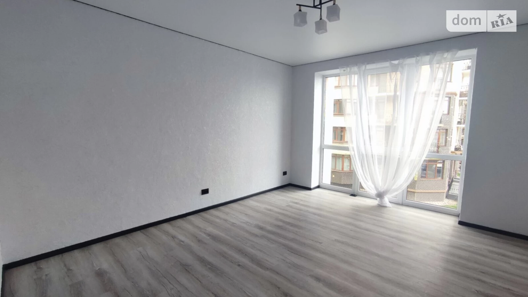 Продается 1-комнатная квартира 24 кв. м в Ирпене, ул. Николая Сингаевского(Новооскольская)
