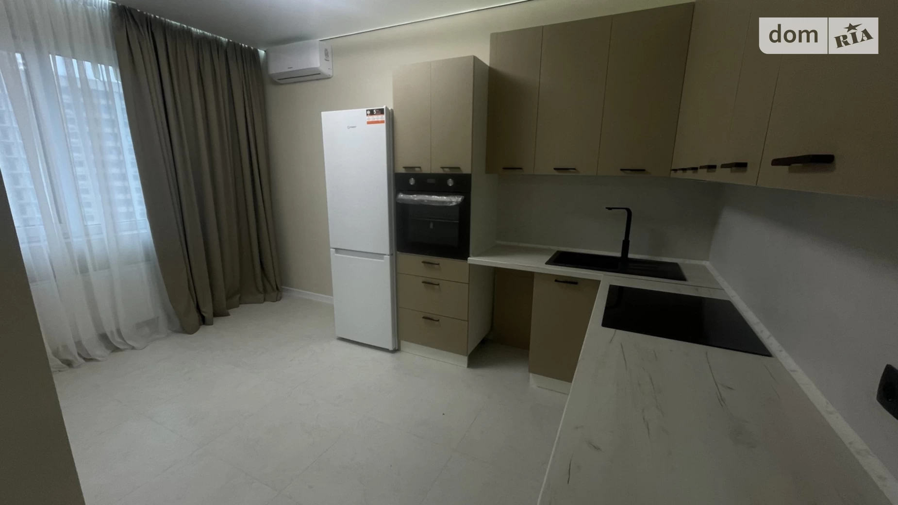 Продается 1-комнатная квартира 40 кв. м в Одессе, ул. Академика Сахарова, 3Д - фото 2