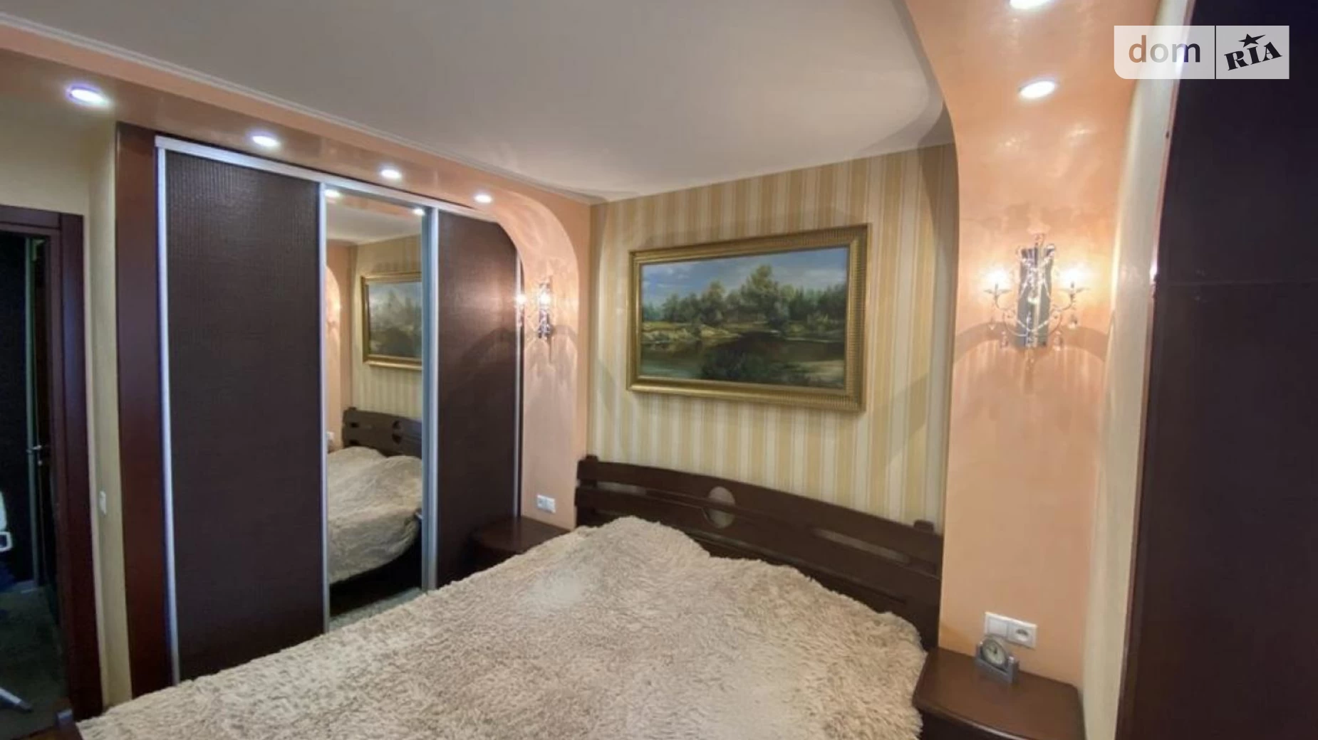 Продается 2-комнатная квартира 60 кв. м в Днепре, ул. Немировича-Данченко