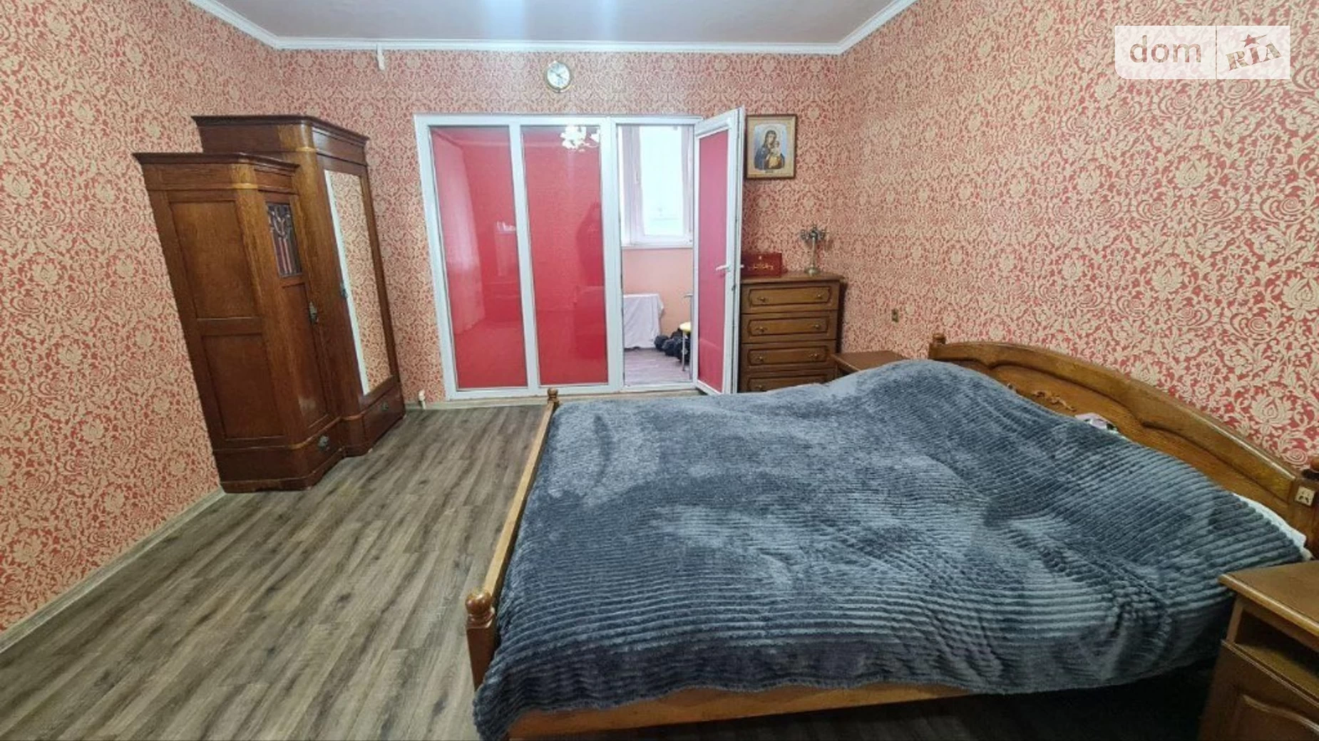 Продается 3-комнатная квартира 72 кв. м в Одессе, просп. Академика Глушко, 40