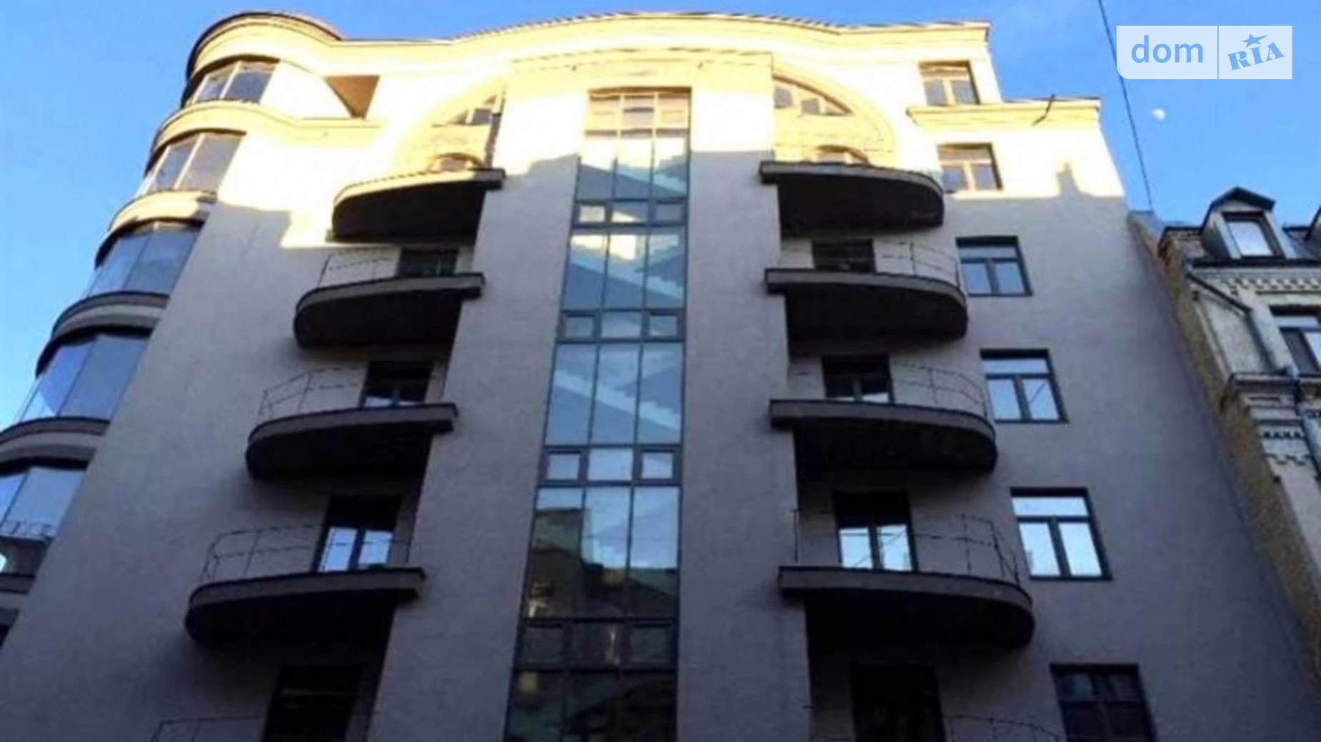 Продается 4-комнатная квартира 176 кв. м в Киеве, ул. Ивана Франко, 11