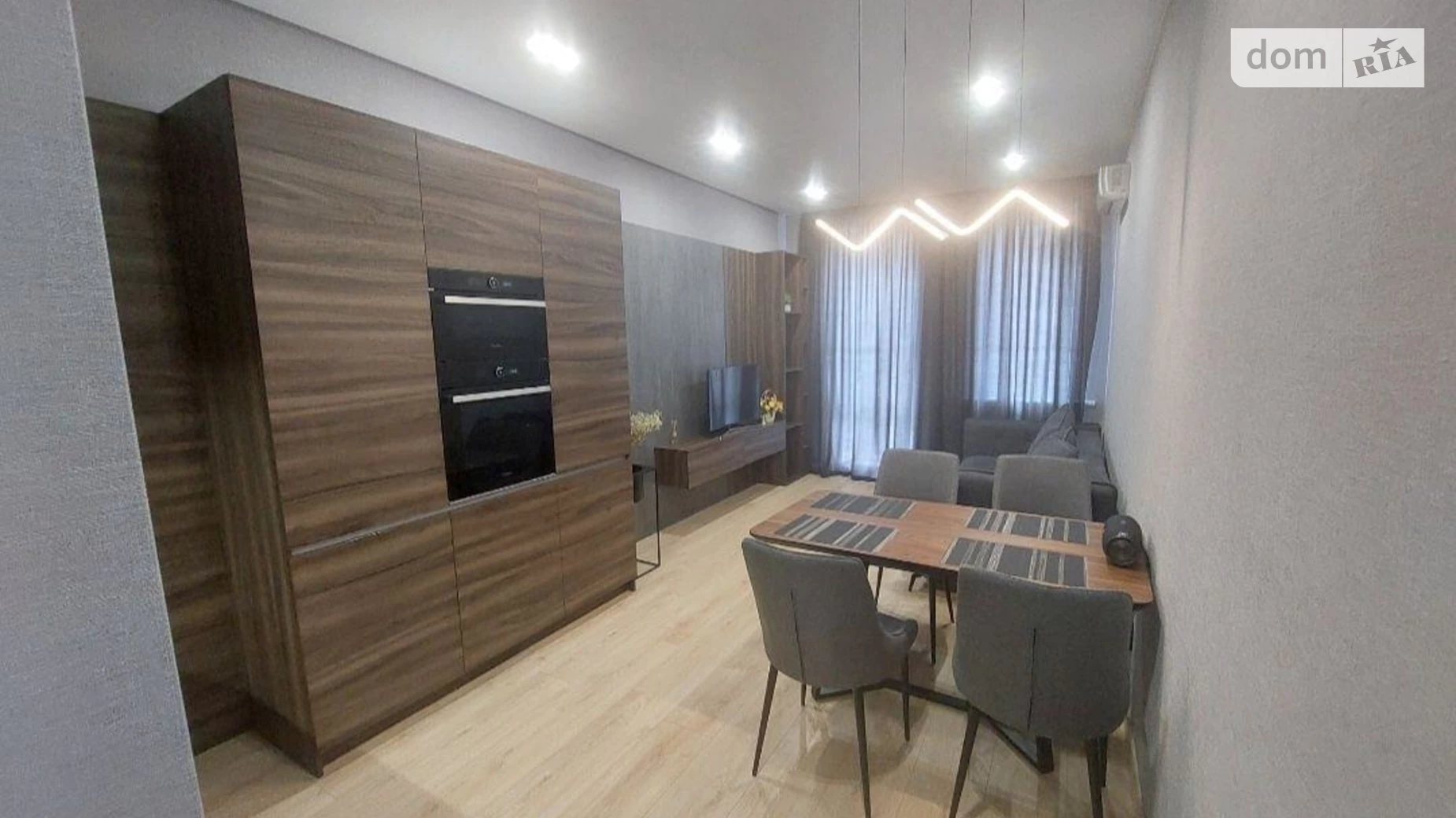 Продается 2-комнатная квартира 76 кв. м в Харькове, ул. Клочковская, 117
