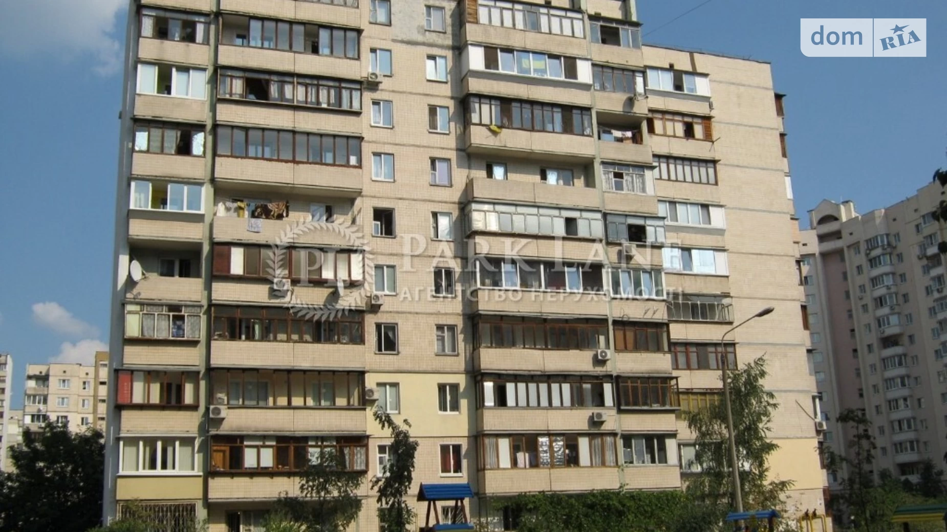 Продается 1-комнатная квартира 74 кв. м в Киеве, ул. Вишняковская, 12