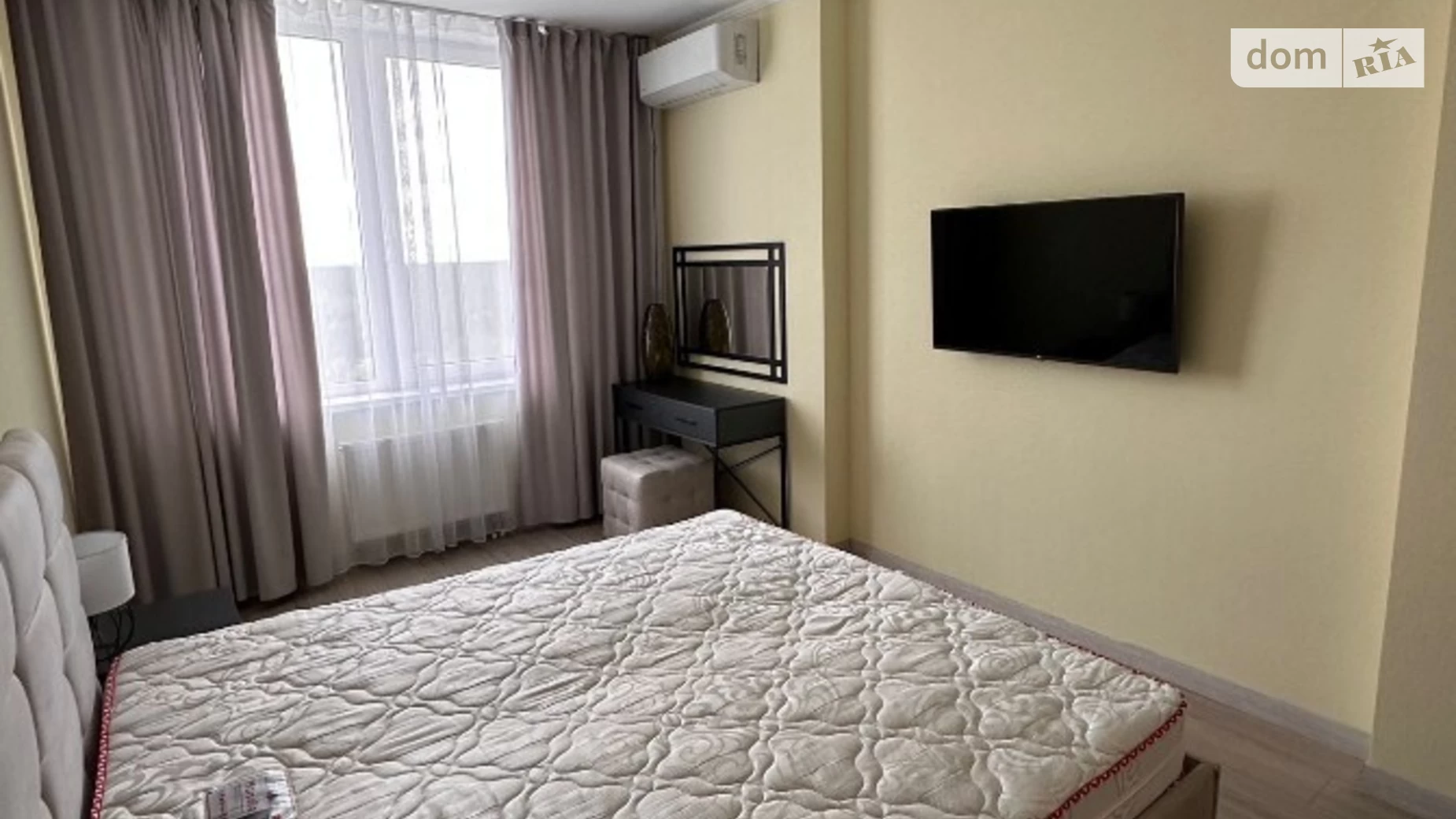 Продается 1-комнатная квартира 40 кв. м в Киеве, ул. Обуховская, 139