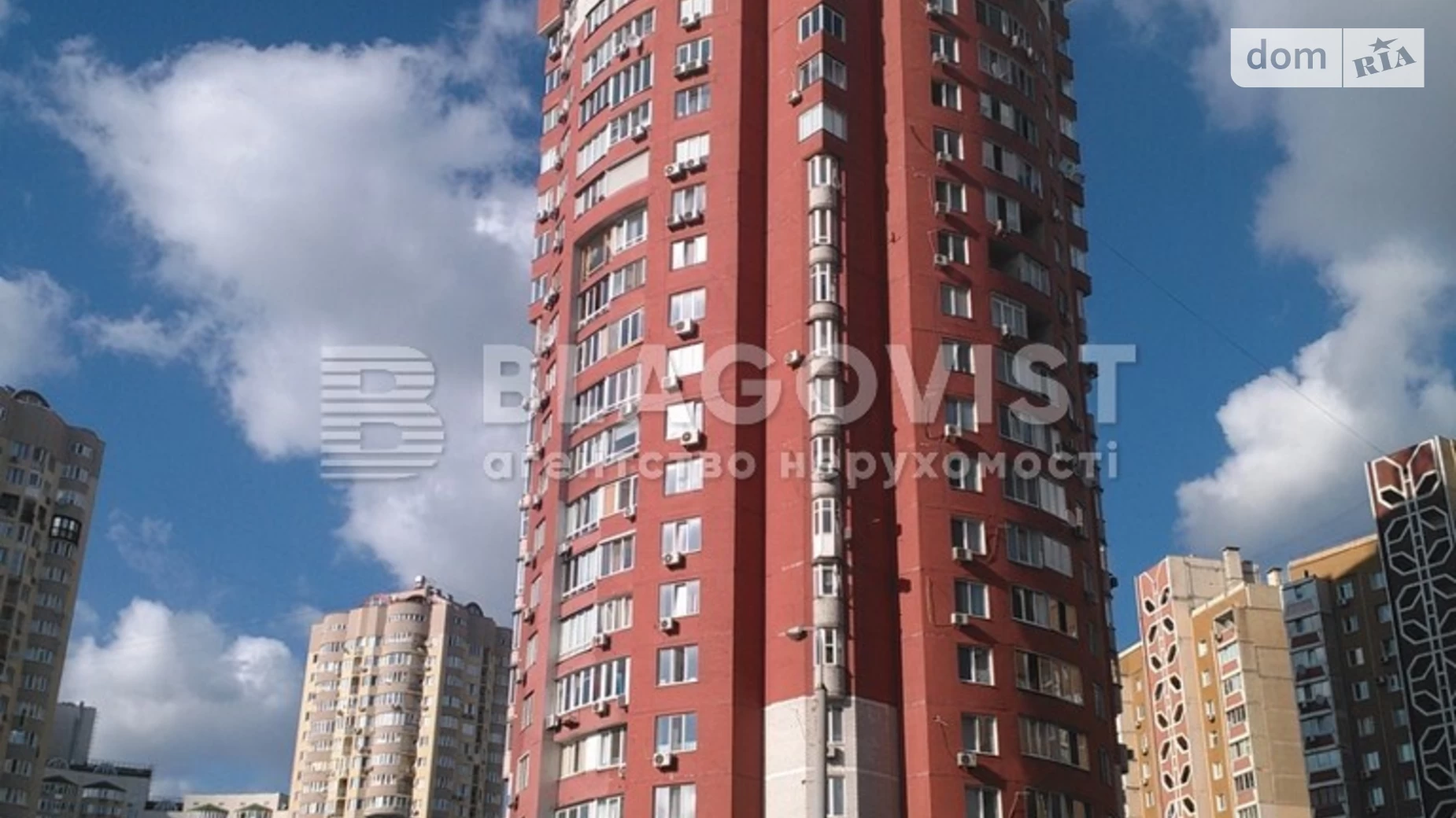 Продается 2-комнатная квартира 80 кв. м в Киеве, ул. Анны Ахматовой, 45