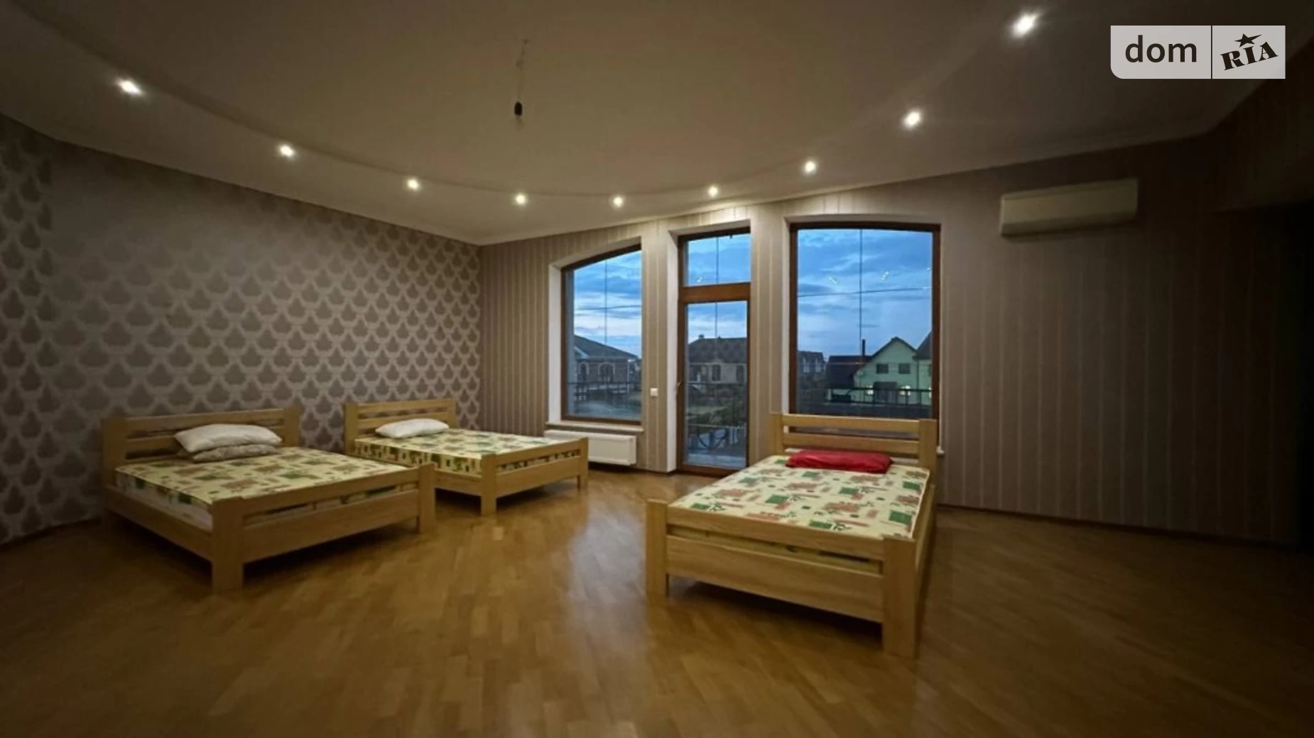 Сдается в аренду дом на 3 этажа 600 кв. м с камином, цена: 4000 $ - фото 3