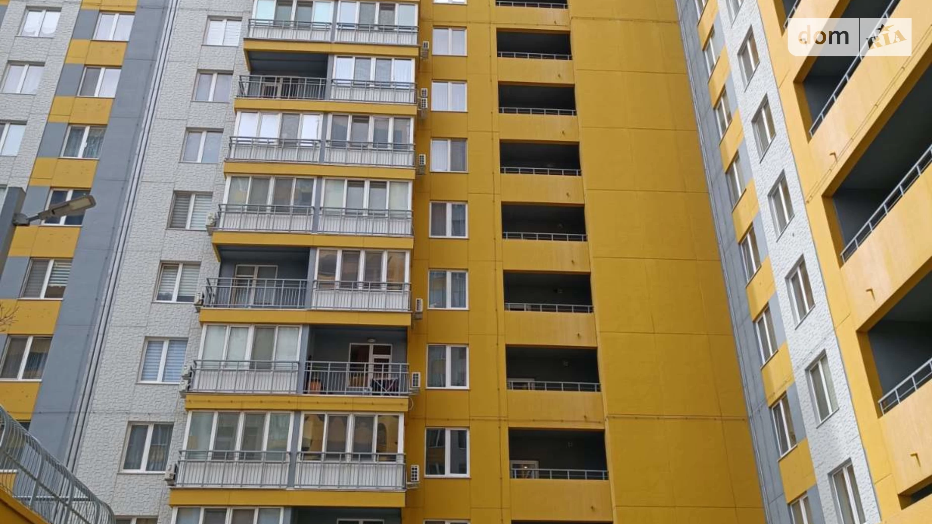 Продається 2-кімнатна квартира 54.8 кв. м у Одесі, вул. Михайлівська, 8 корпус 5