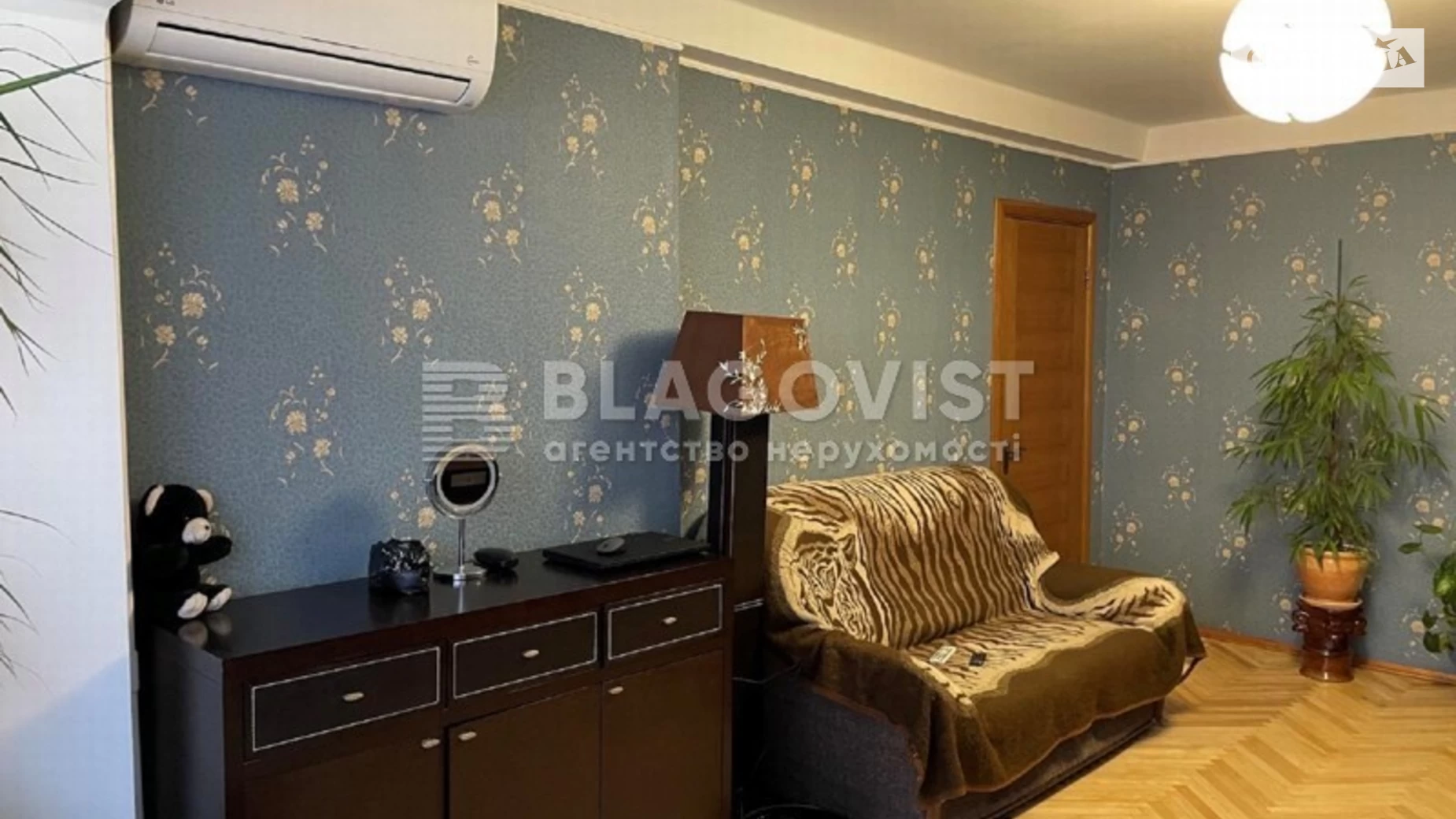 Продается 3-комнатная квартира 58 кв. м в Киеве, ул. Преображенская, 40