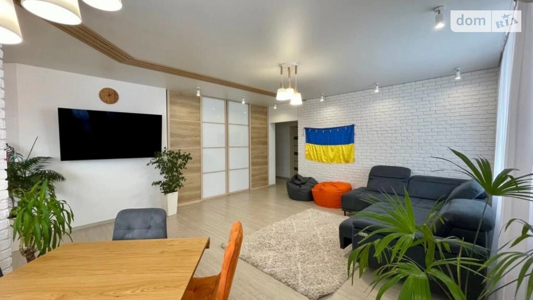 Продается 3-комнатная квартира 117 кв. м в Киеве, ул. Композитора Мейтуса, 4А