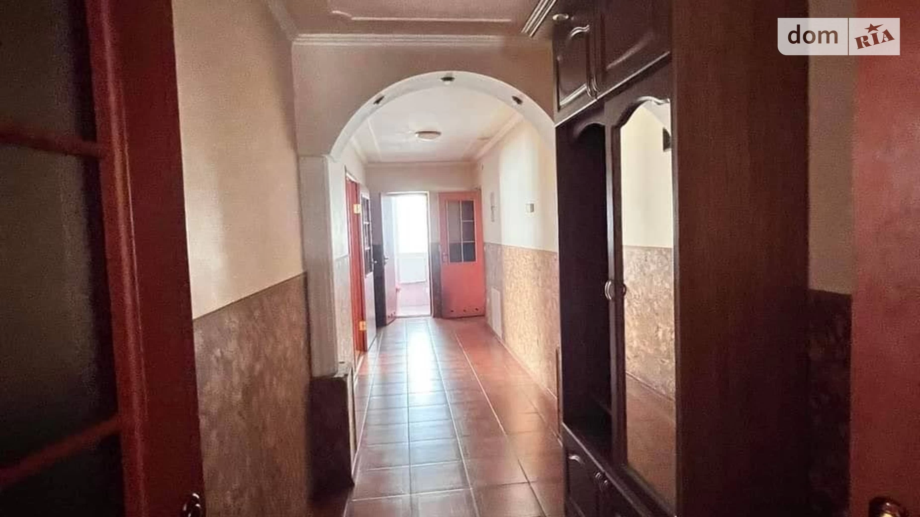 Продається будинок 2 поверховий 255 кв. м з каміном, вул. Садова