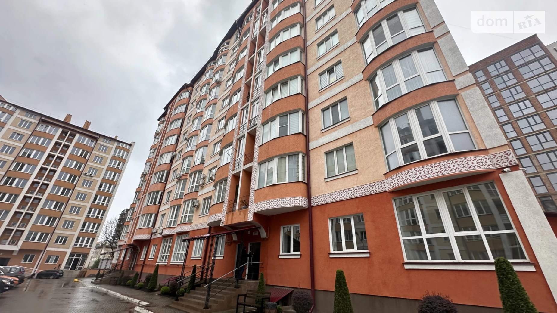 Продается 2-комнатная квартира 67 кв. м в Черновцах, ул. Минина Кузьмы, 2