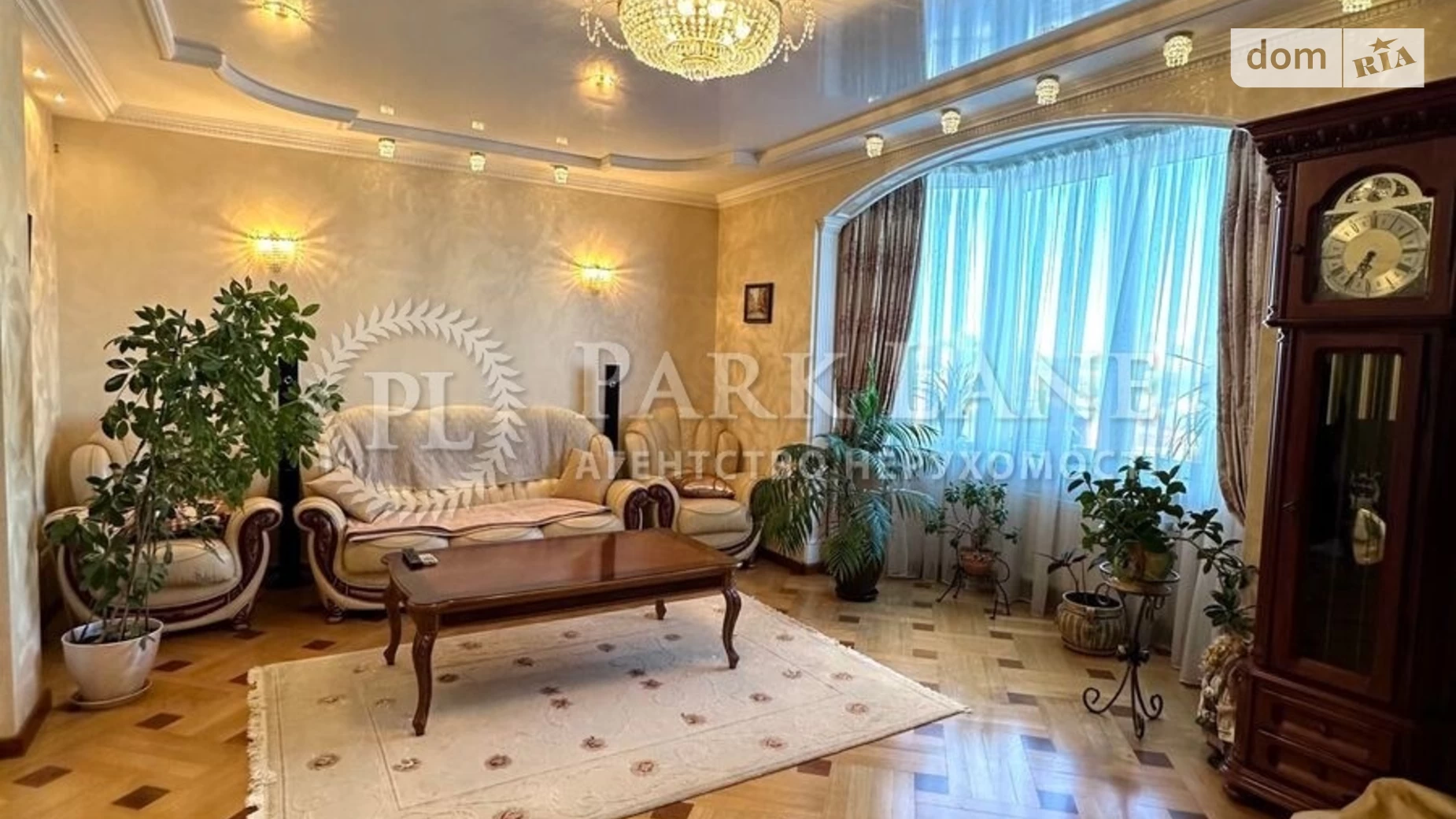 Продается 3-комнатная квартира 142 кв. м в Киеве, ул. Осенняя, 33
