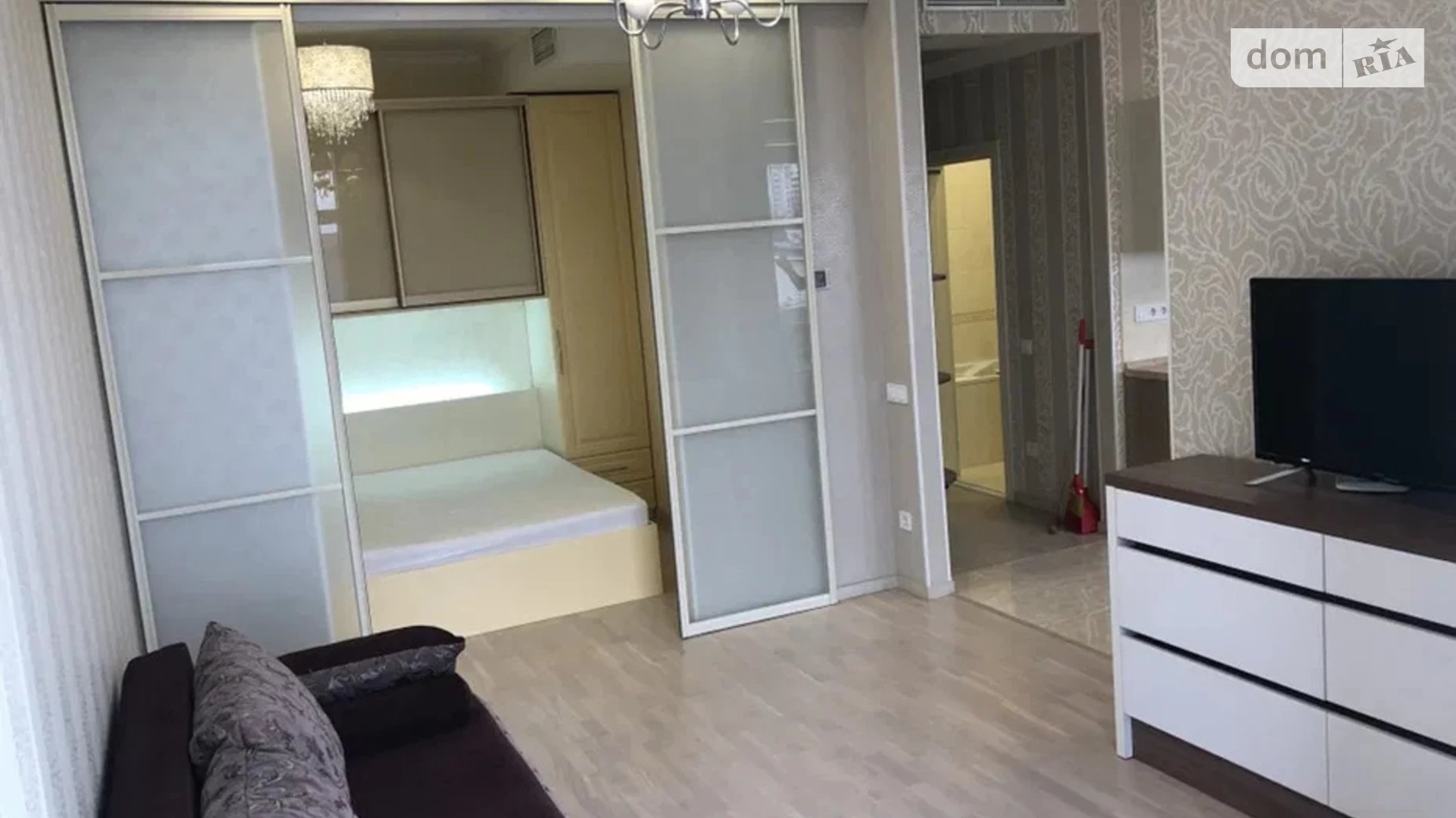 Продается 1-комнатная квартира 45 кв. м в Одессе, ул. Маршала Малиновского, 18А