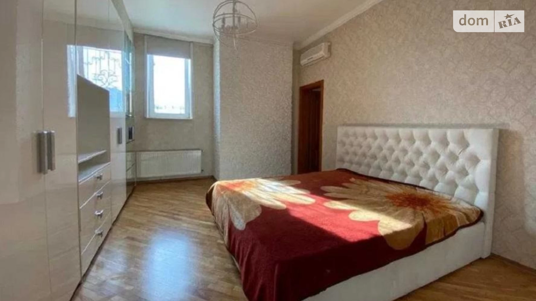 Продается 3-комнатная квартира 135 кв. м в Киеве, ул. Антоновича(Горького), 19