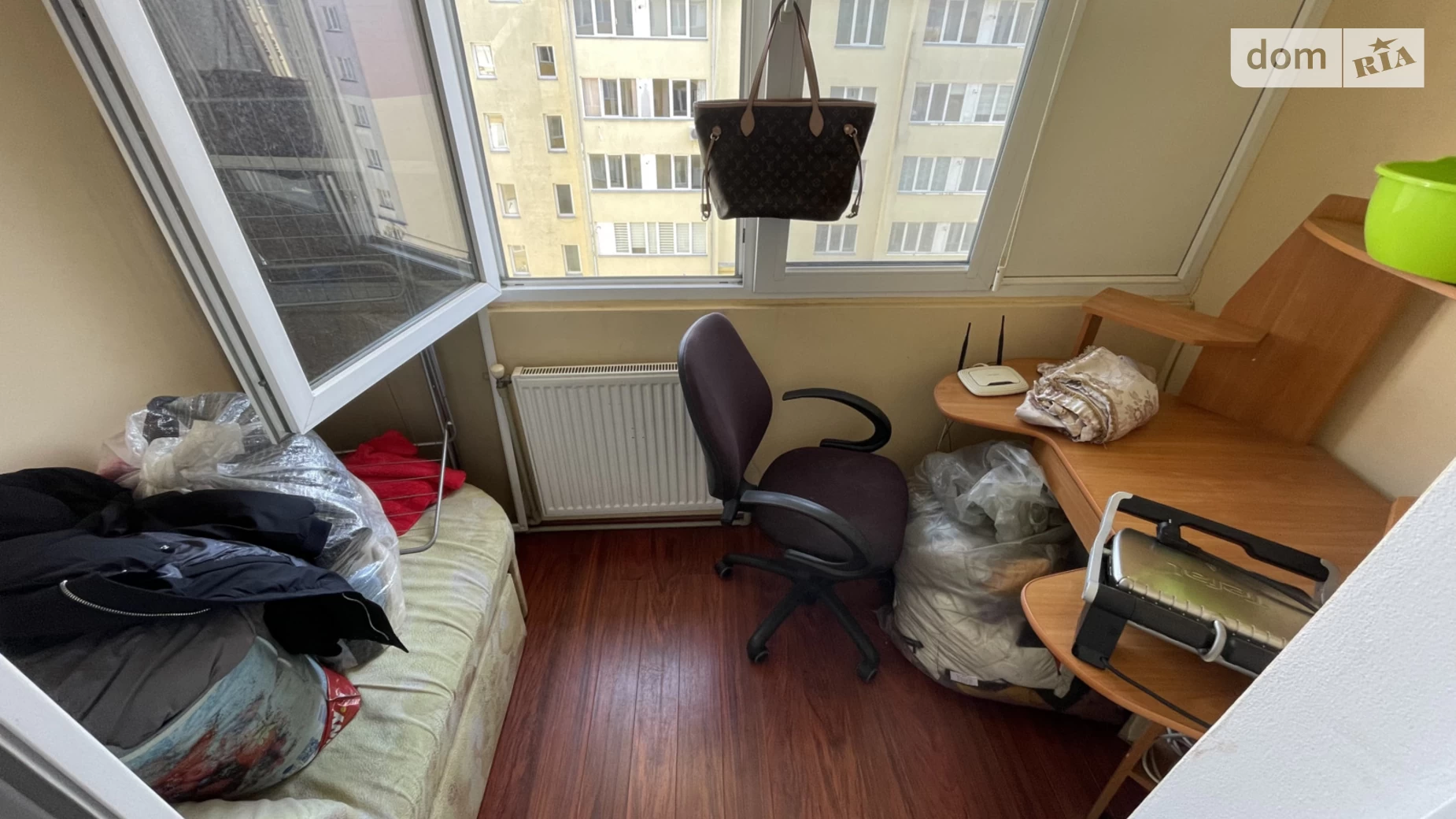 Продается 1-комнатная квартира 42 кв. м в Ивано-Франковске, ул. Симоненко Василия, 35