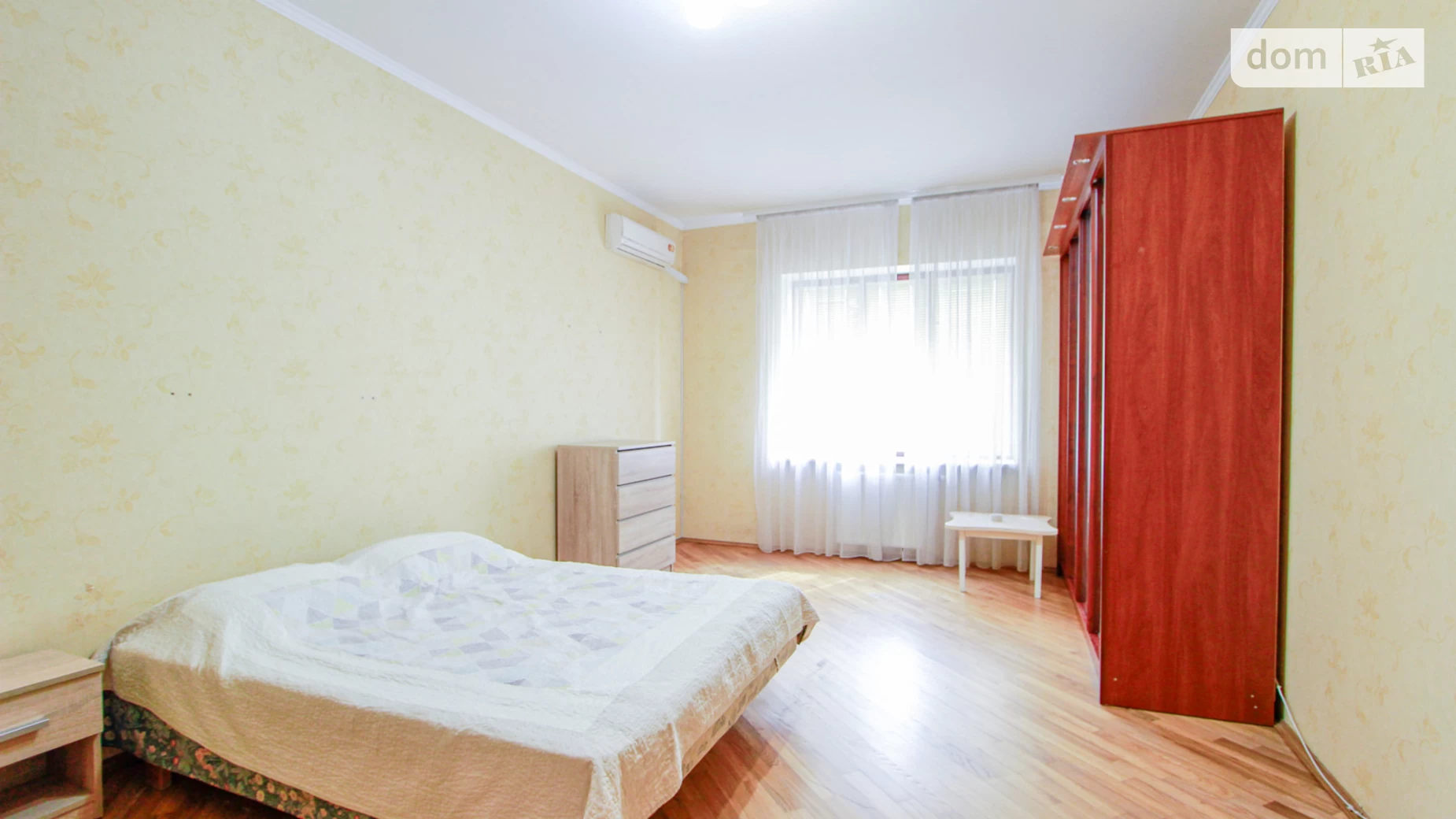 Продается 3-комнатная квартира 138.4 кв. м в Киеве, вул. Жилянская, 30А