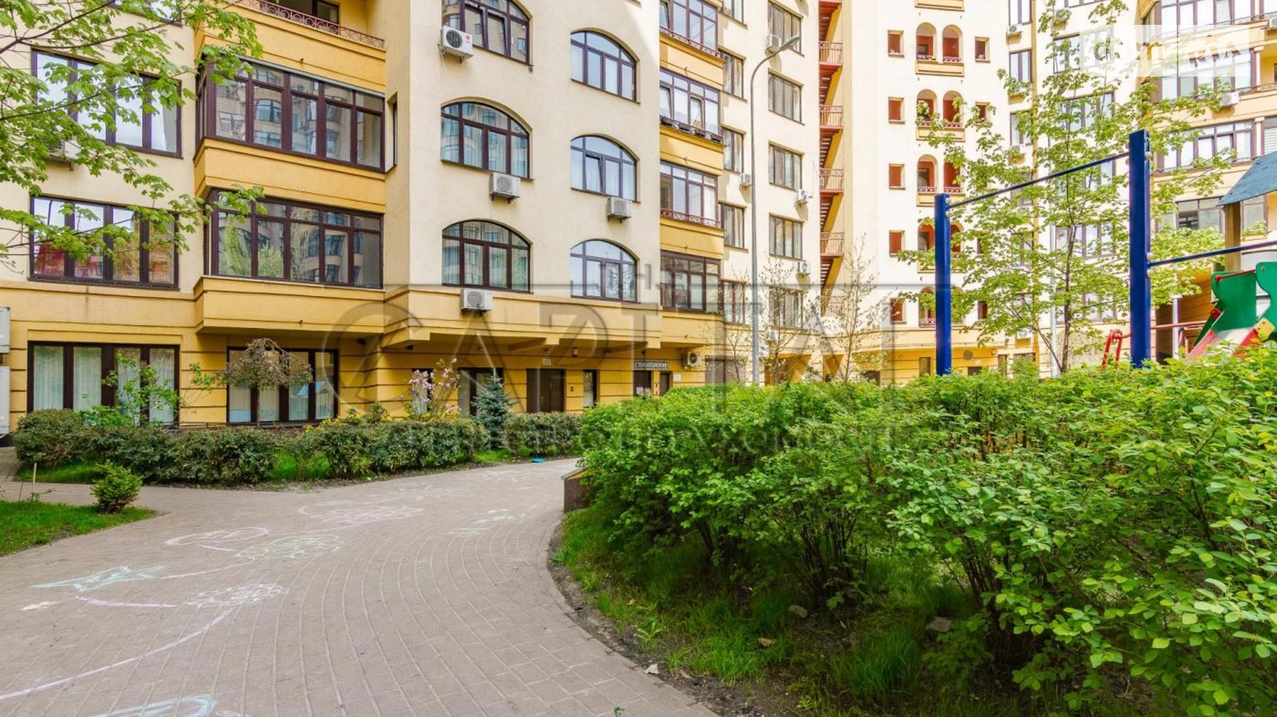 Продается 3-комнатная квартира 91 кв. м в Киеве, ул. Вячеслава Черновола, 29А