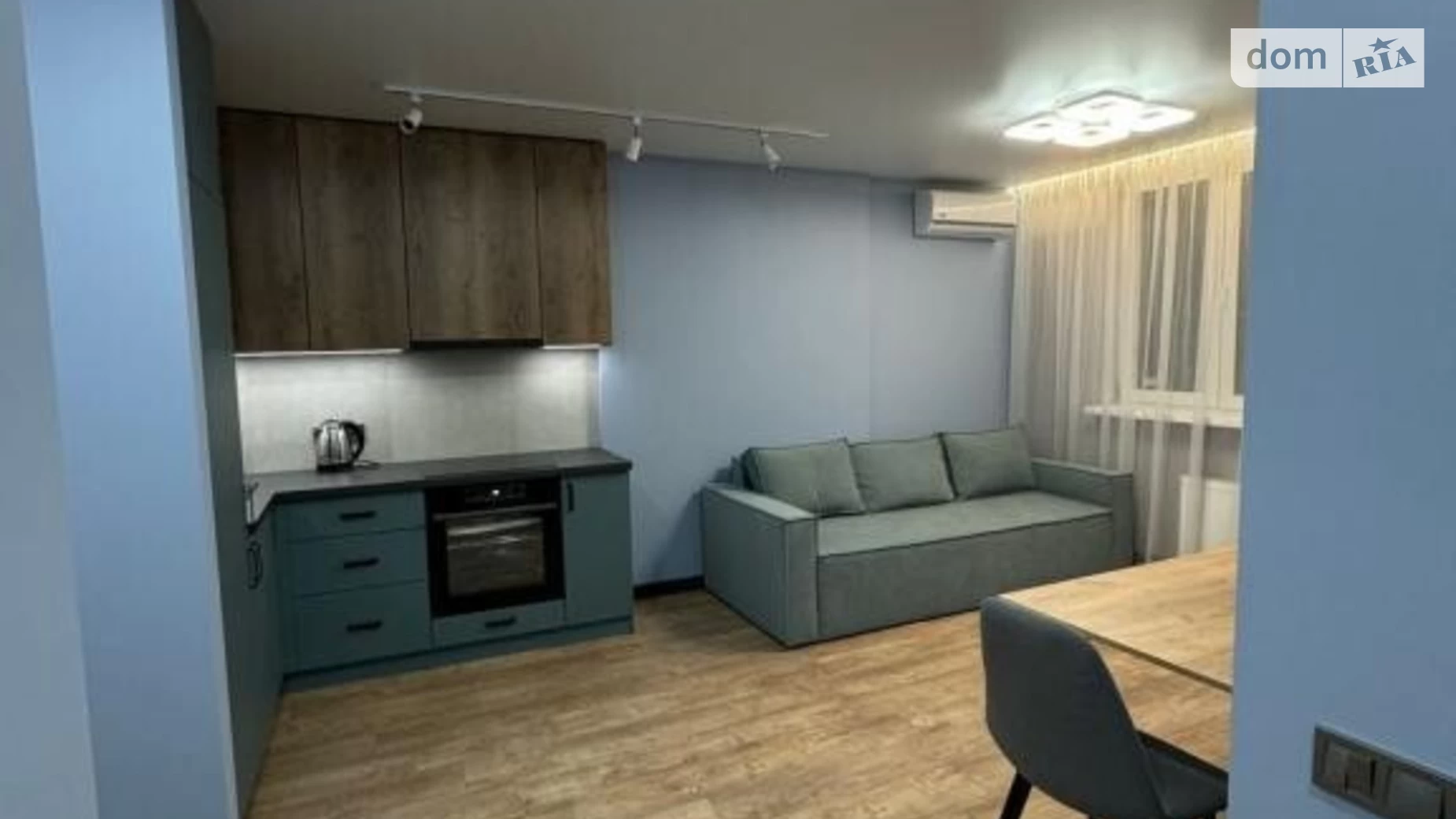 Продается 2-комнатная квартира 45 кв. м в Киеве, ул. Михаила Максимовича, 32