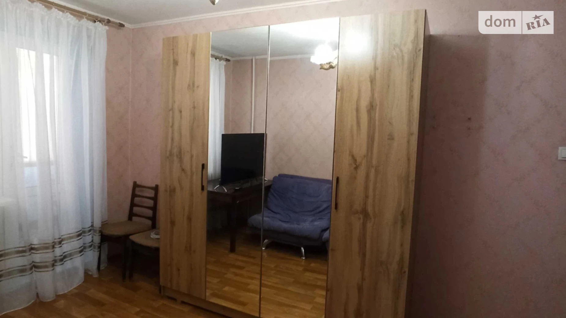 Продается 1-комнатная квартира 35 кв. м в Киеве, просп. Оболонский, 13