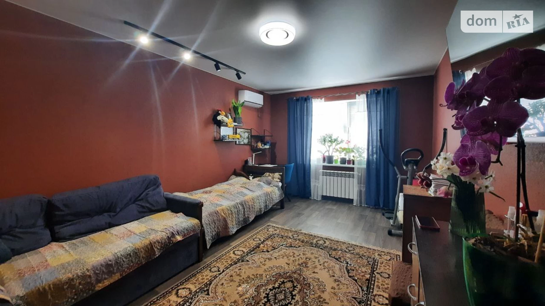 Продається 1-кімнатна квартира 43.6 кв. м у Полтаві, вул. Параджанова