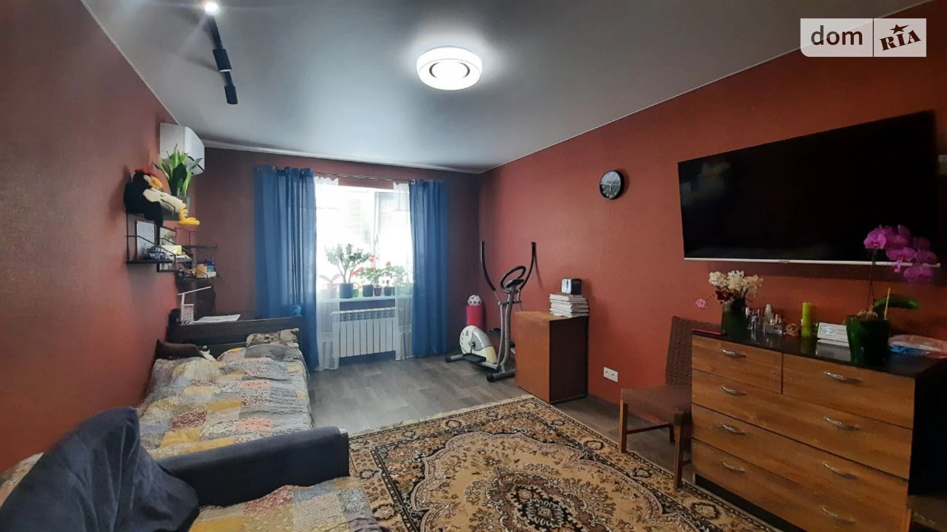 Продається 1-кімнатна квартира 43.6 кв. м у Полтаві, вул. Параджанова