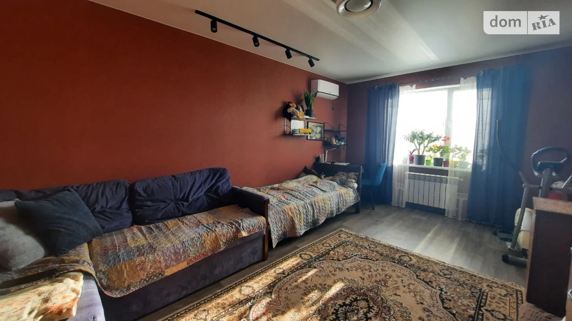 Продается 1-комнатная квартира 43.6 кв. м в Полтаве, ул. Параджанова