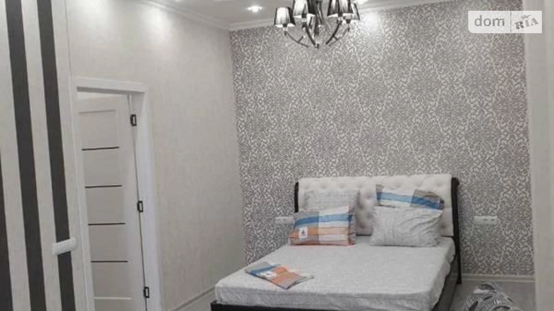 Продається 2-кімнатна квартира 74 кв. м у Одесі, плато Гагарінське, 5Б