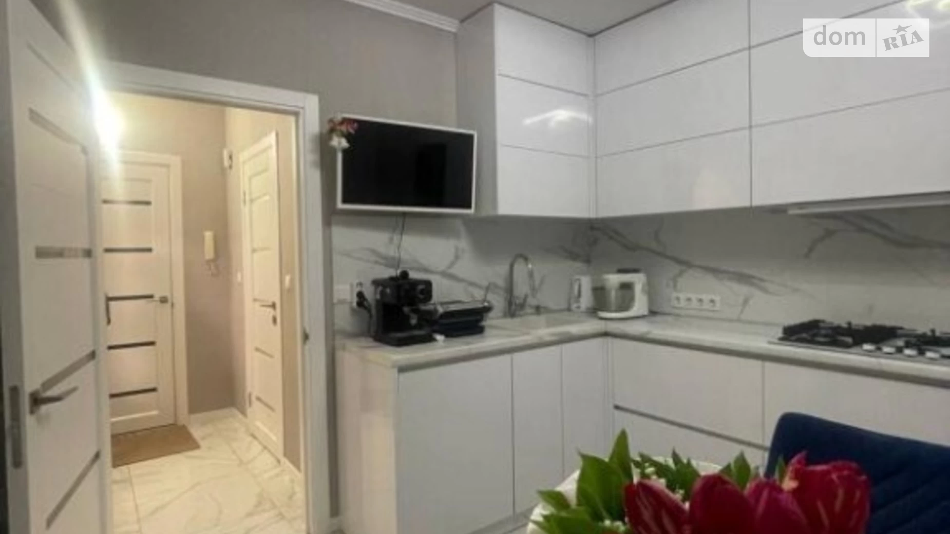 Продается 1-комнатная квартира 42 кв. м в Одессе, ул. Композитора Нищинского