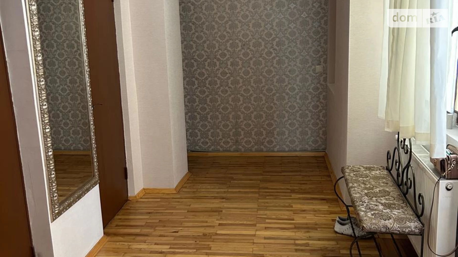 Продается 4-комнатная квартира 117 кв. м в Мукачеве, пл. Александра Духновича, 24