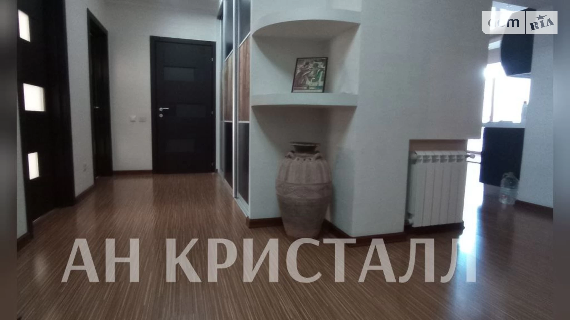 Продается 3-комнатная квартира 140 кв. м в Черноморске, ул. Парковая