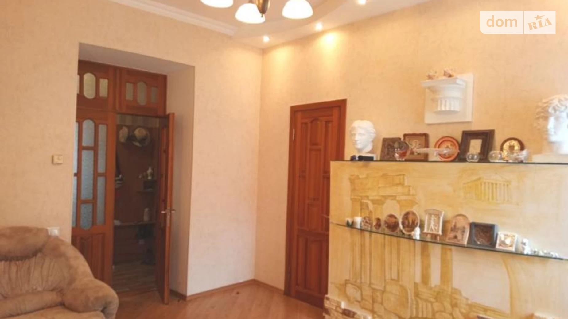 Продається 3-кімнатна квартира 65 кв. м у Одесі, вул. Новосельського