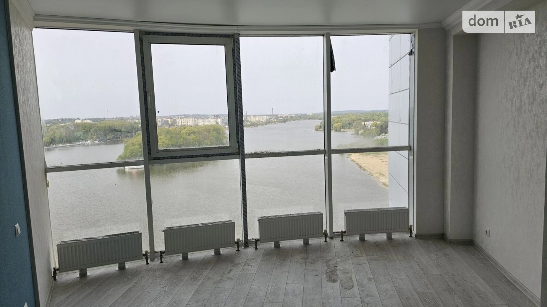 Продается 2-комнатная квартира 107 кв. м в Хмельницком, ул. Степана Бандеры