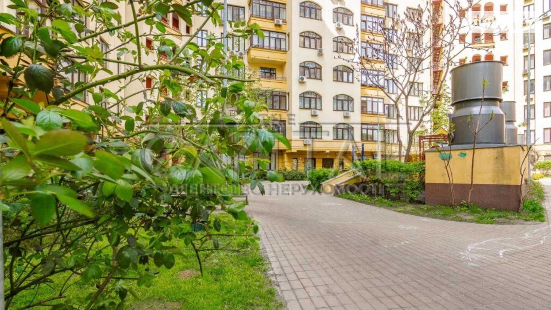 Продается 3-комнатная квартира 91 кв. м в Киеве, ул. Вячеслава Черновола, 55