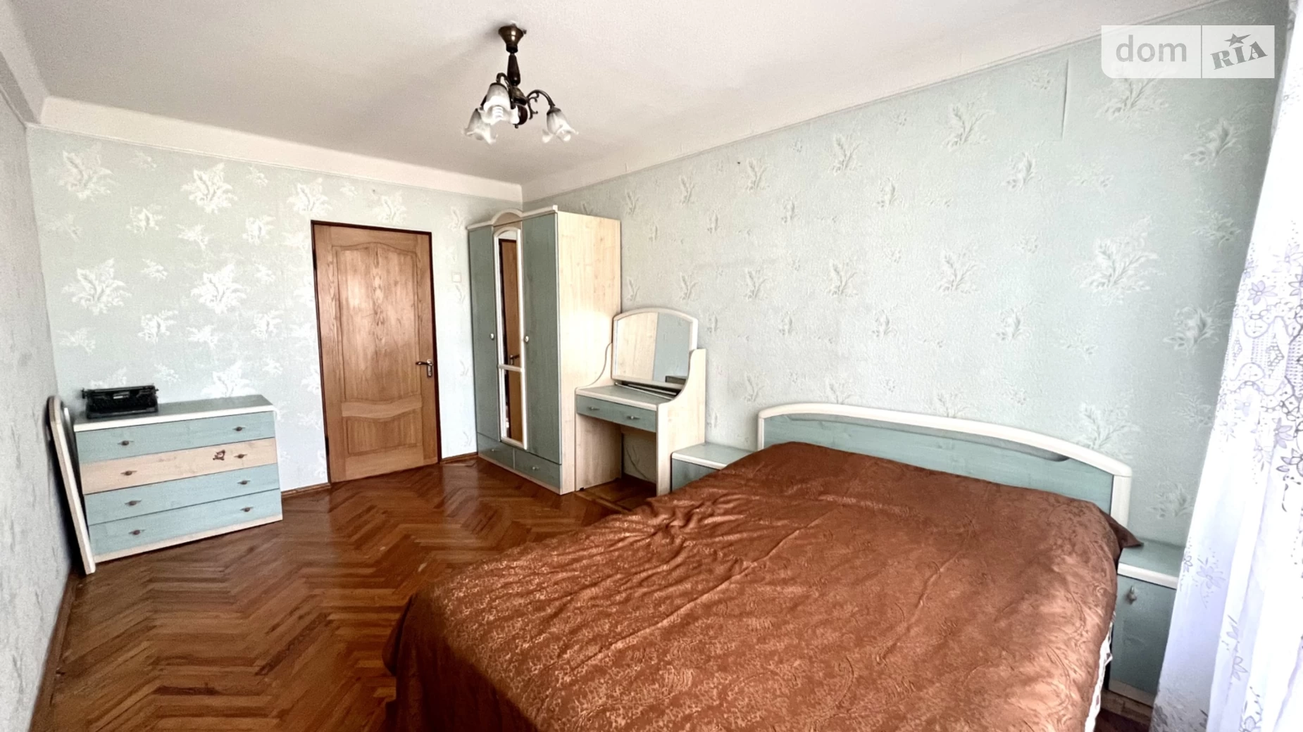 Продается 2-комнатная квартира 46 кв. м в Киеве, ул. Серожупанников(Валентина Серова), 36