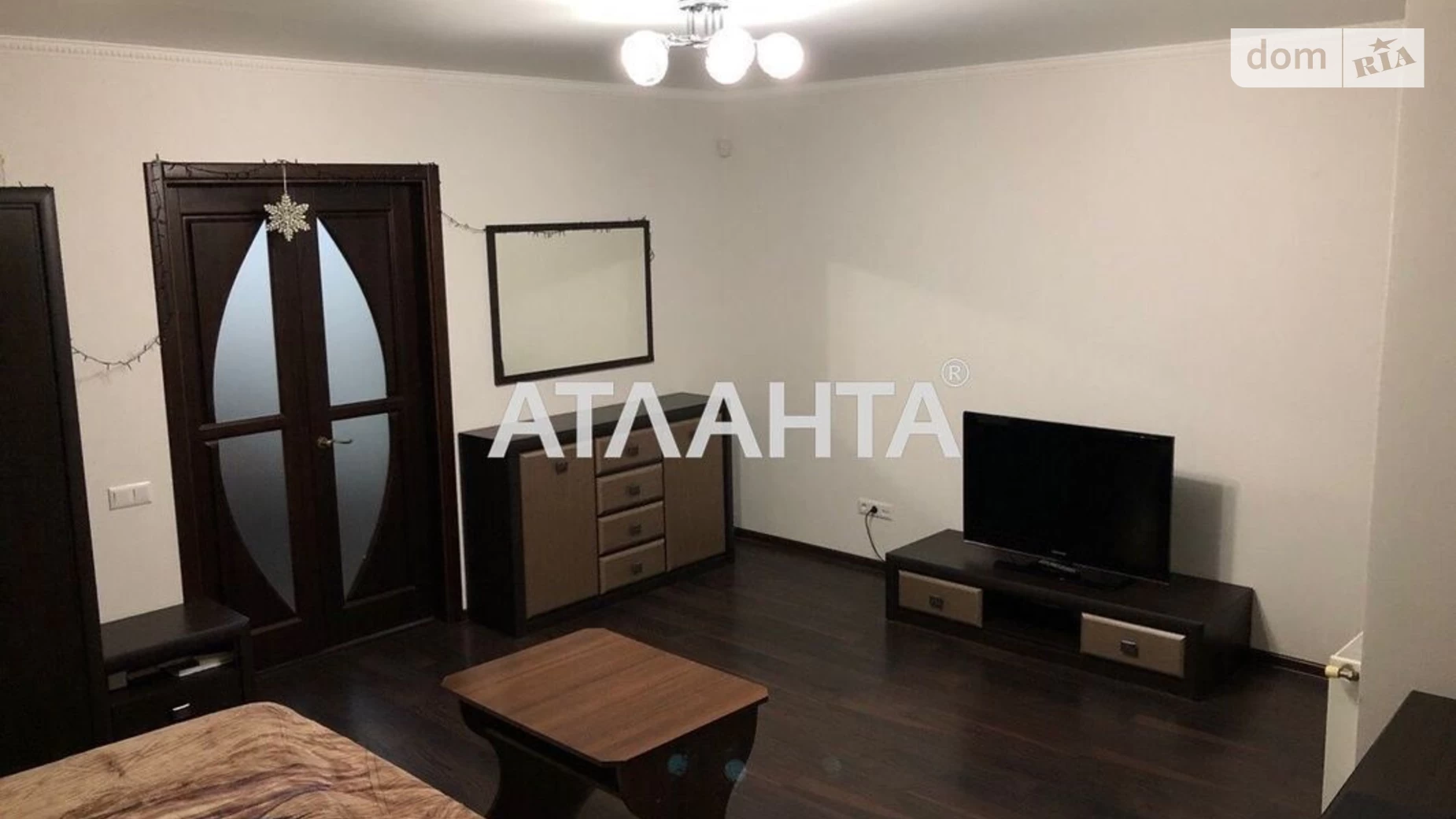 Продается 1-комнатная квартира 57 кв. м в Одессе, ул. Центральная (Люстдорф)