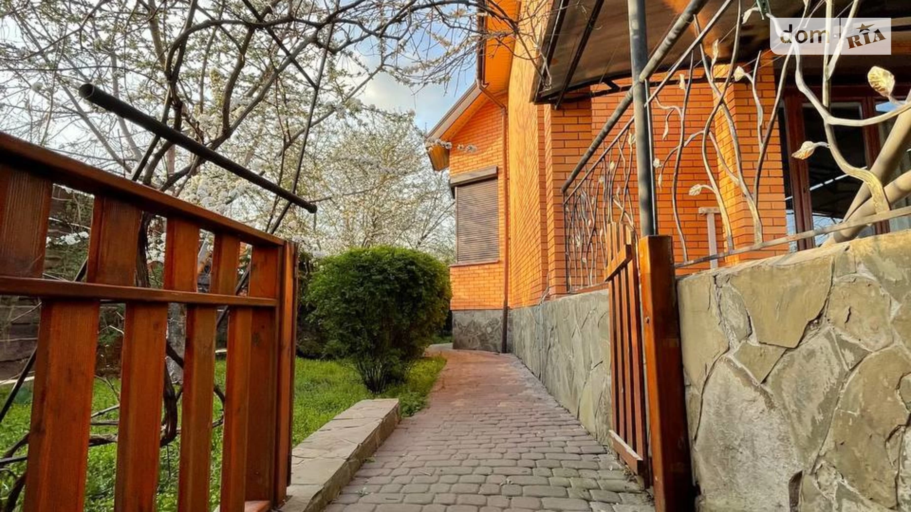 Продается дом на 3 этажа 290 кв. м с террасой, цена: 200000 $ - фото 3