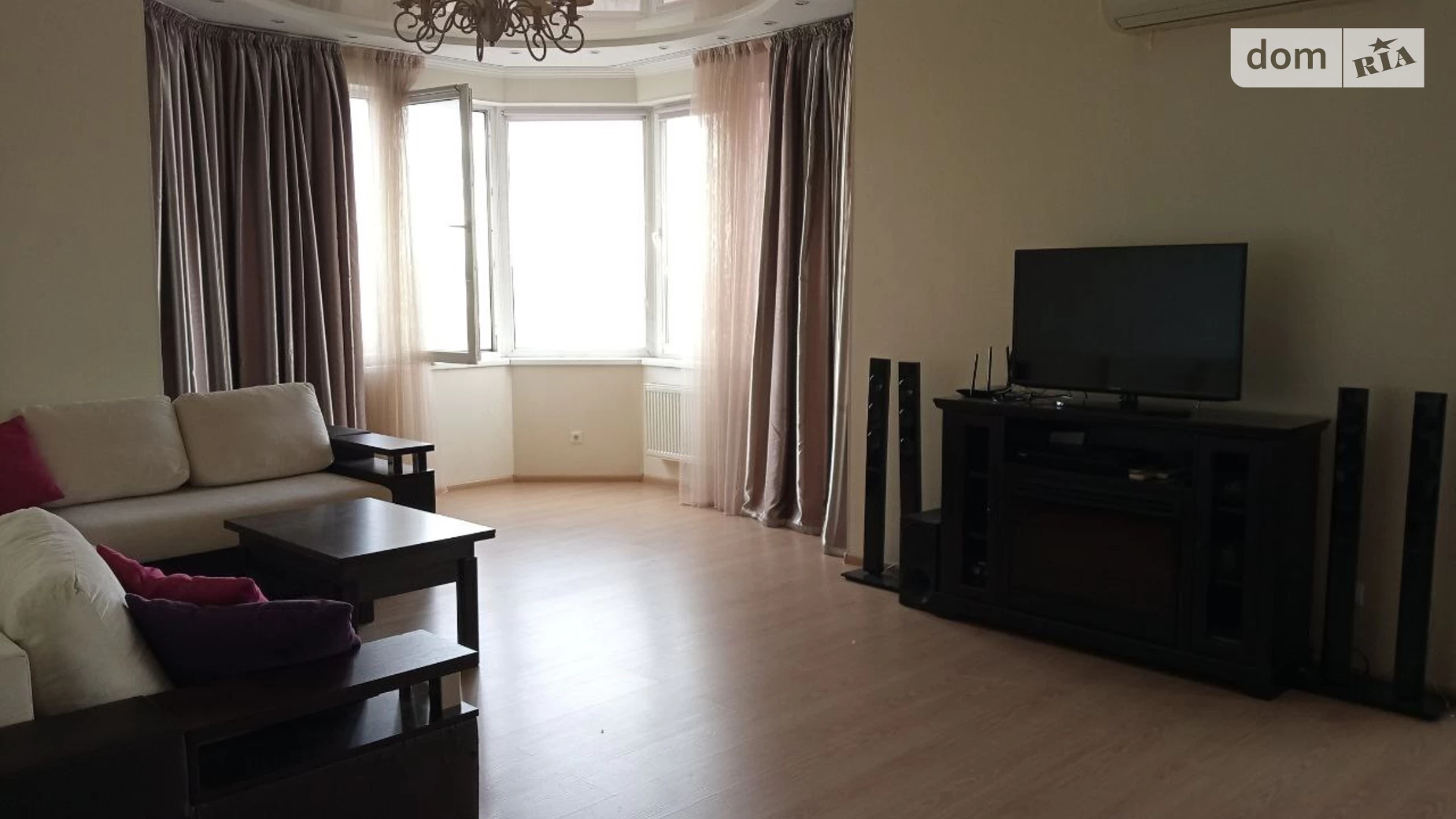 Продается 3-комнатная квартира 117 кв. м в Одессе, вул. Среднефонтанская