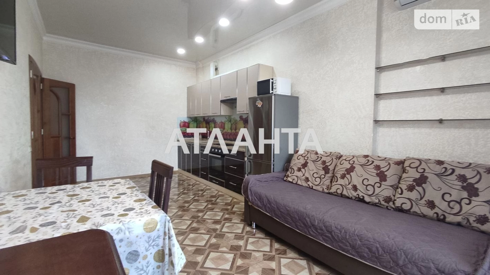 Продається 1-кімнатна квартира 55.2 кв. м у Одесі, вул. Армійська