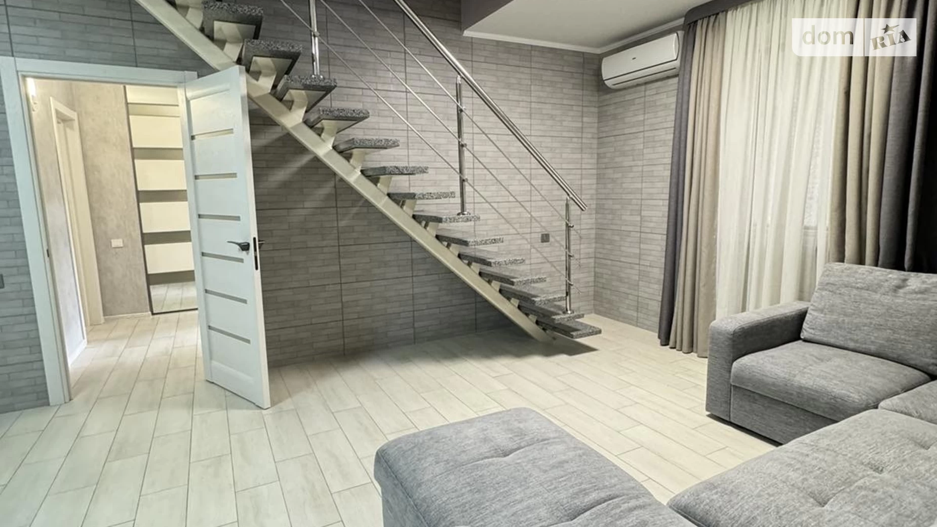 Продается 2-комнатная квартира 107 кв. м в Ровно, ул. Буковинская